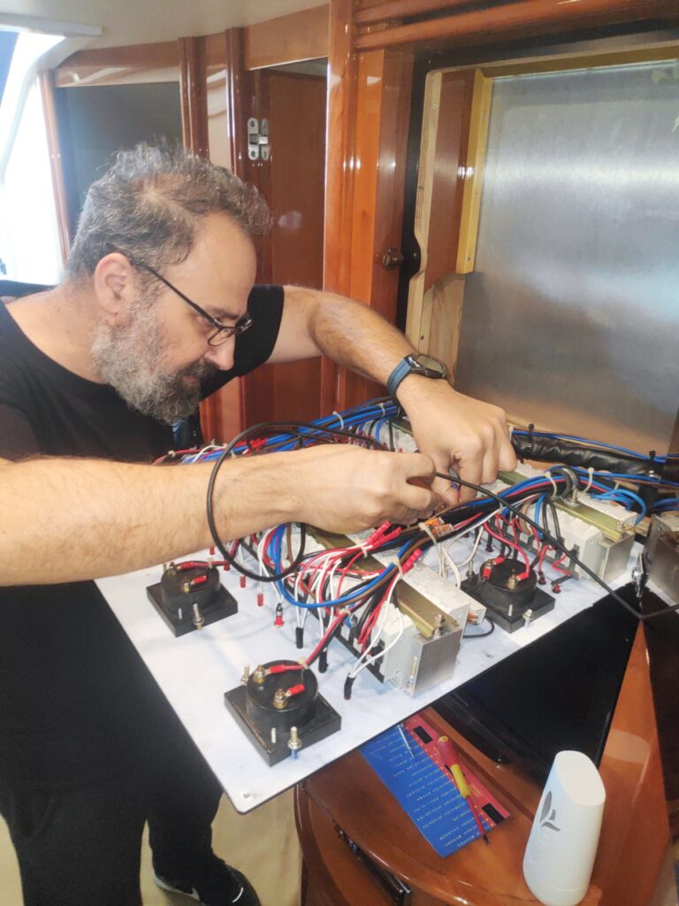 ILEKTROLOGIKES-EGKATASTASEIS-KALODIOSI-YACHT-AYTOMATIONS-ILEKTROLOGOS-SKAFON-GLYFADA-ATHINA-KALAMAKI-ATHINA